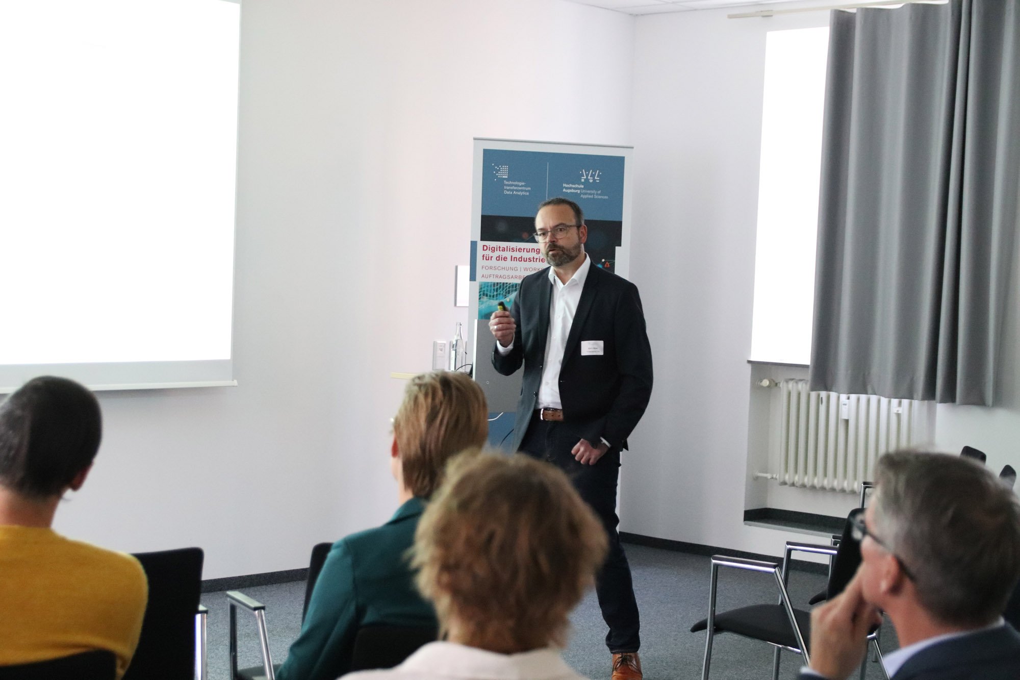 Prof. Björn Häckel bei der Einführung