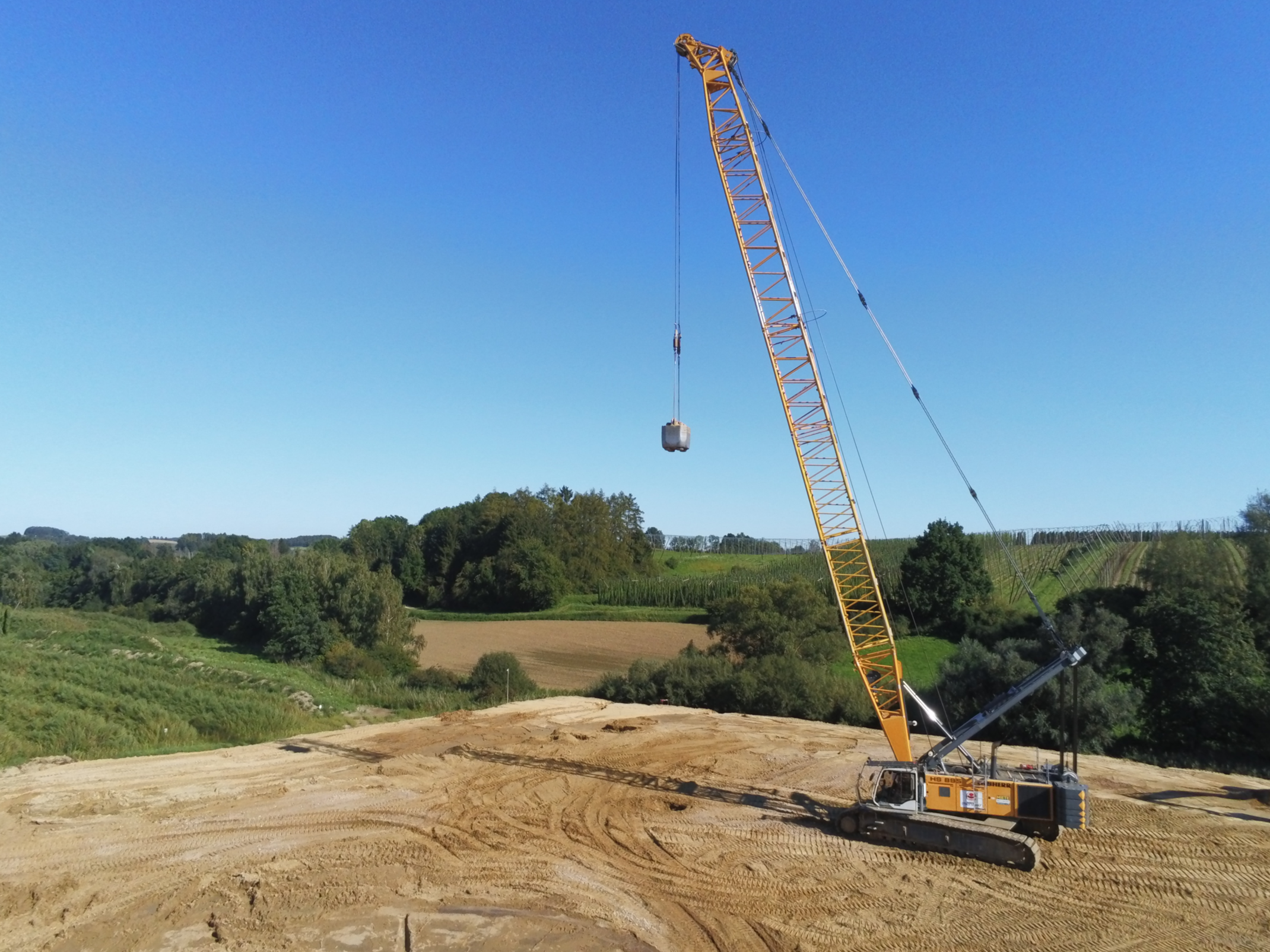 Studierende auf Baustelle