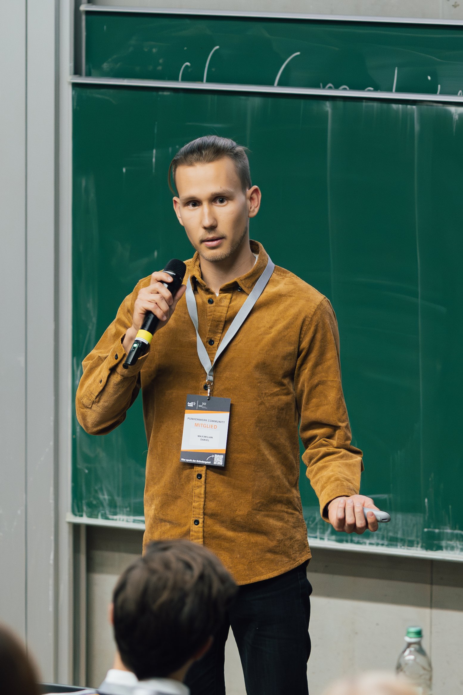 Maximilian Daniel beim Pitch von "Mobiles 5-G-Campusnetzwerk"