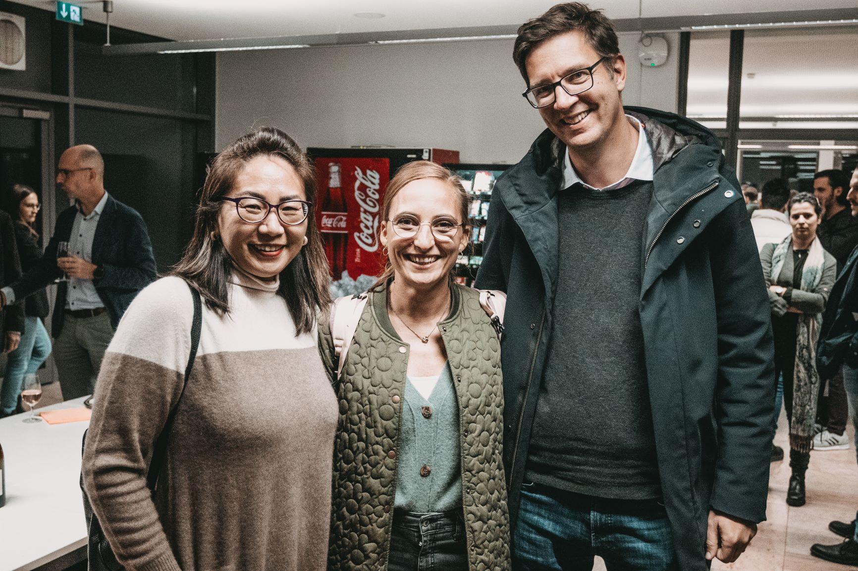 13-Alumni freuen sich über ein Wiedersehen. Foto: Matthias Leo