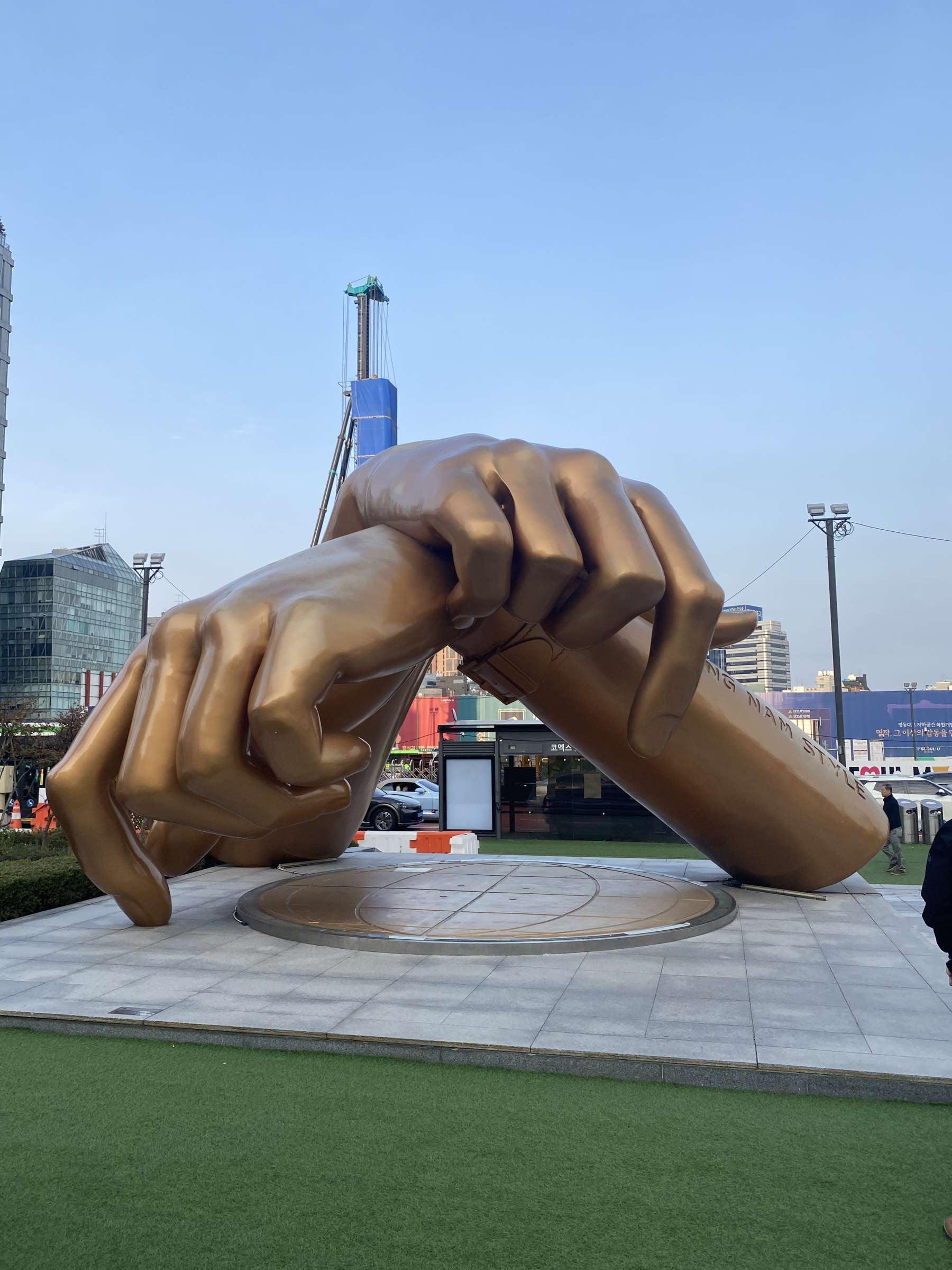 Gangnam-Style-Statue