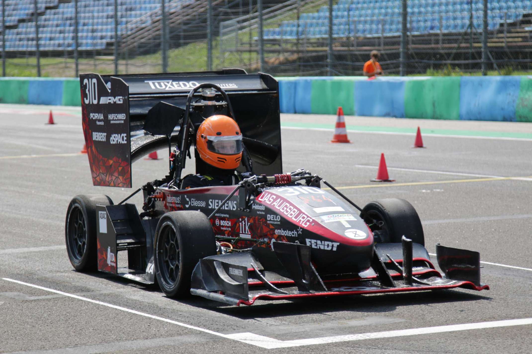 Starkstrom Rennwagen auf der Zielgeraden am Hungaroring