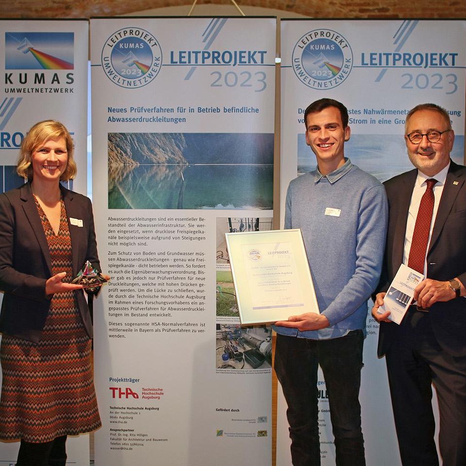 Prof. Rita Hilliges und Benedikt Montau bei der Preisverleihung