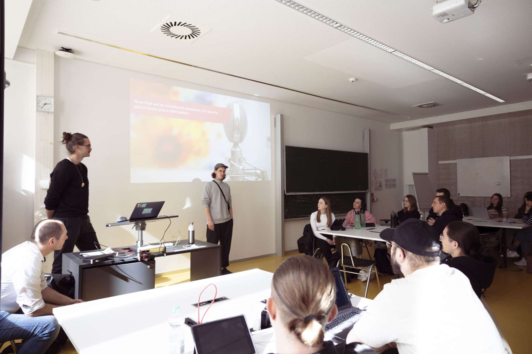 Fabian Frei, Alumnus und Gründer degree clothing und suslet und Team Funkenwerk