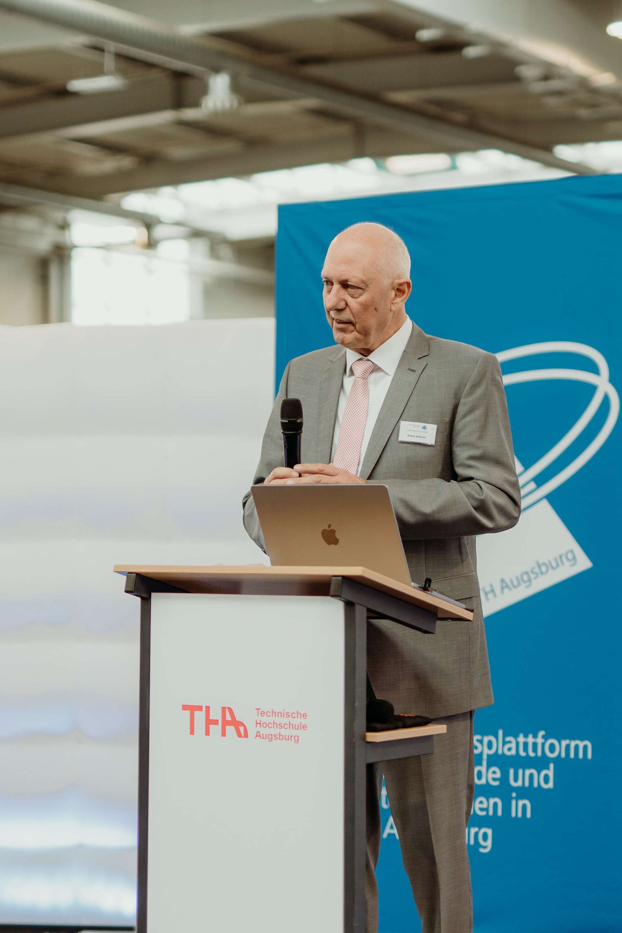 Prof. Dr. habil. Klaus Kellner, Leiter des Pyramid-Teams, sagte zur Eröffnung: „Die Unternehmen erhalten auf unserer Firmenkontaktmesse die Chance, motivierte und gut ausgebildete Studierende kennen zu lernen.“ Foto: Daniel Thalhofer