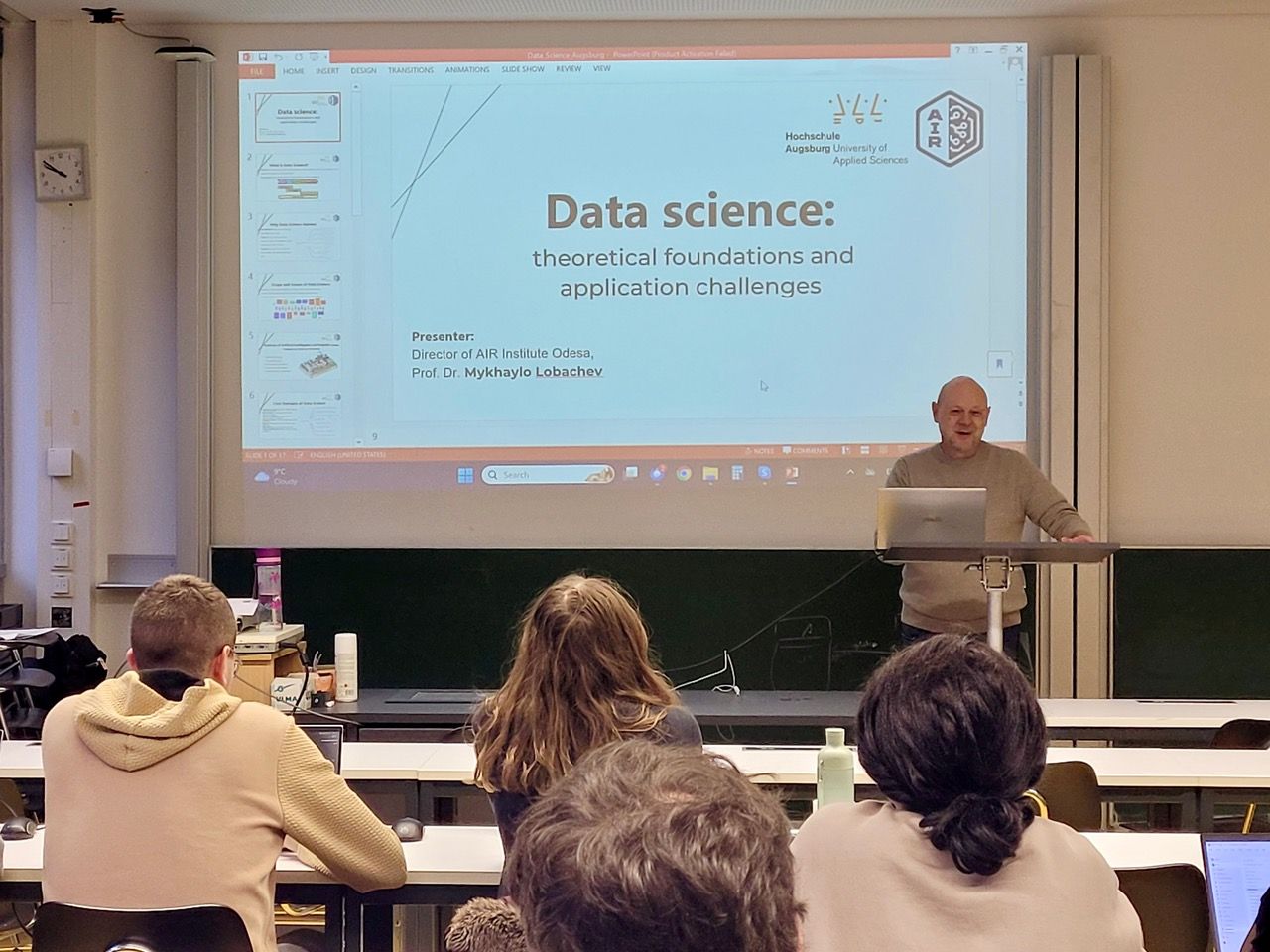 Prof. Mykhaylo Lobachev während seiner Gastvorlesung Prof. Mykhaylo Lobachev während seiner Gastvorlesung