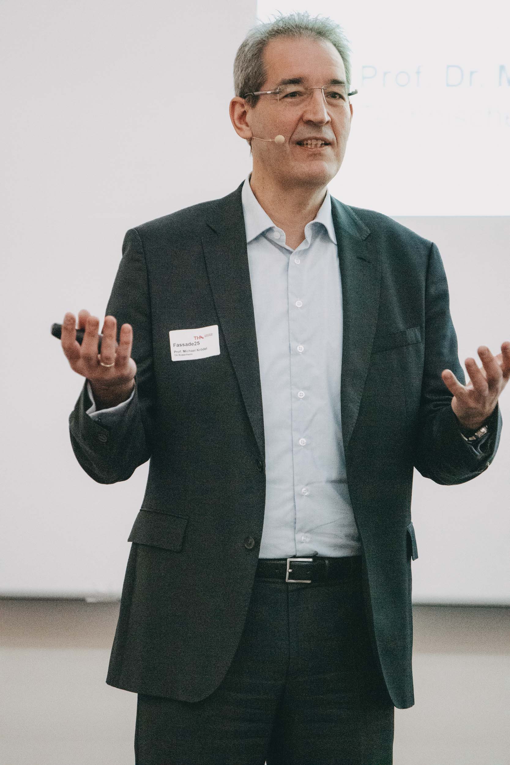 Prof. Dr.-Ing. Michael Krödel, Professor für Gebäudeautomation und -technik an der TH Rosenheim. Foto: Matthias Leo. Prof. Dr.-Ing. Michael Krödel, Professor für Gebäudeautomation und -technik an der TH Rosenheim. Foto: Matthias Leo.