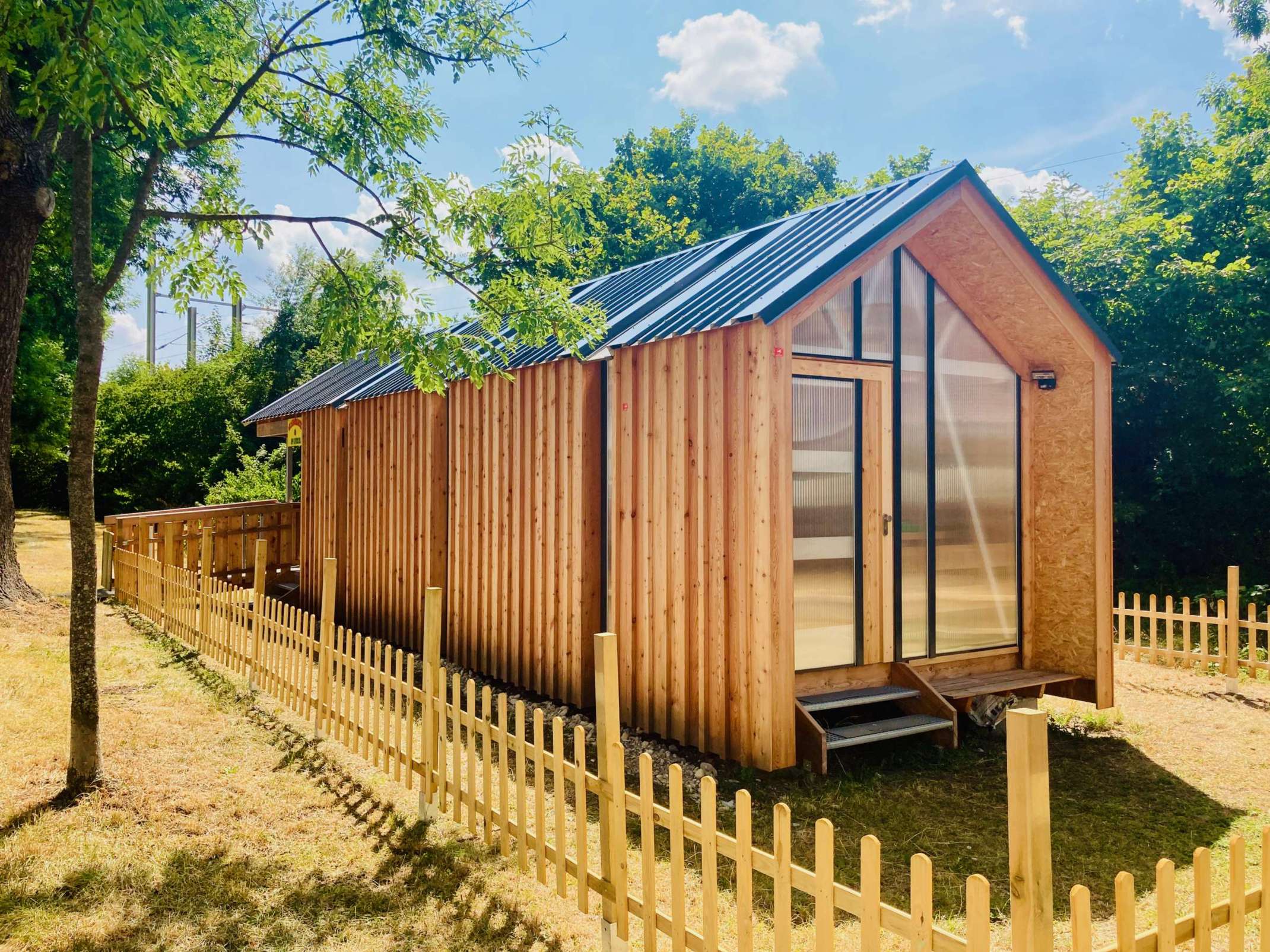 Aus Festival-Pavilons wird ein Schutzraum für einen Waldkindergarten