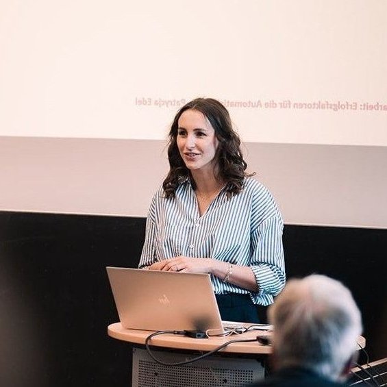 Absolventin Patrycja Edel - Weiterbildung - Master IT-Projektmanagement und Prozessmanagement - Technische Hochschule Augsburg (Foto: Daniel Fürst, hoch3media) Absolventin Patrycja Edel - Weiterbildung - Master IT-Projektmanagement und Prozessmanagement - Technische Hochschule Augsburg (Foto: Daniel Fürst, hoch3media)