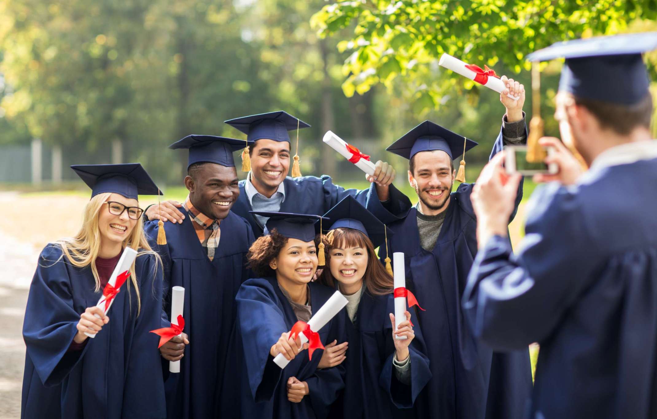 Internationale Studierende freuen sich über Erfolg Internationale Studierende freuen sich über Erfolg