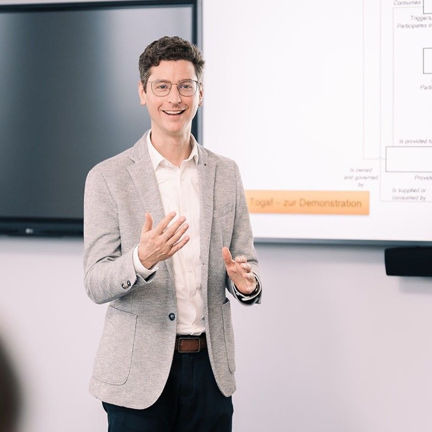 Prof. Dr. Clemens Espe und Studierende - Zertifikat IT-Projekt- und Prozessmanagement - berufsbegleitend - Technisch Hochschule Augsburg (Foto: hoch3media) Prof. Dr. Clemens Espe und Studierende - Zertifikat IT-Projekt- und Prozessmanagement - berufsbegleitend - Technisch Hochschule Augsburg (Foto: hoch3media)