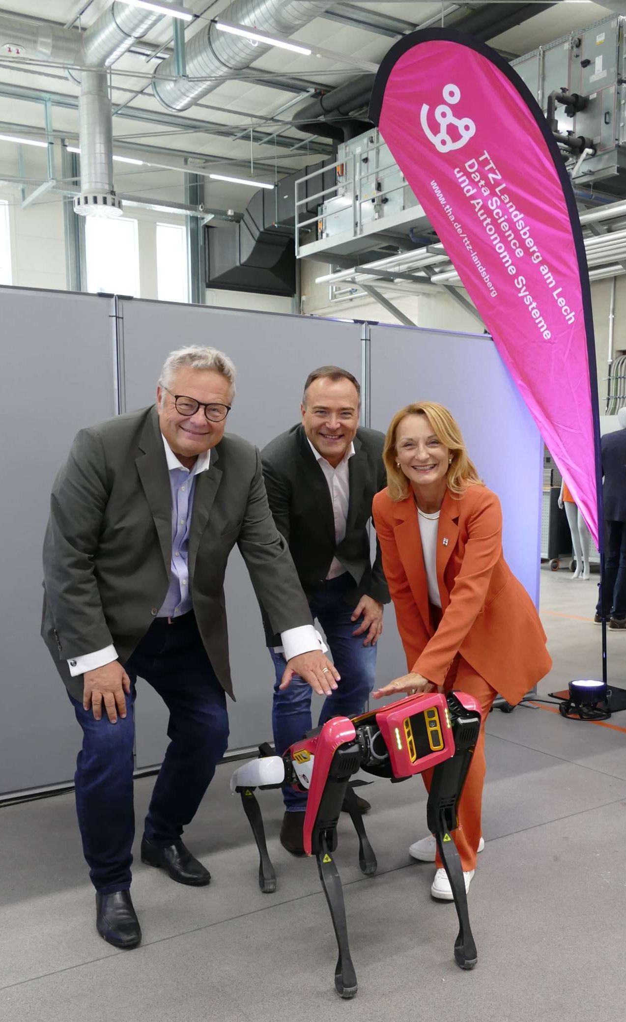 Studienstart am TTZ Landsberg am Lech: Der Roboter-Hund stand im Mittelpunkt Studienstart am TTZ Landsberg am Lech: Der Roboter-Hund stand im Mittelpunkt
