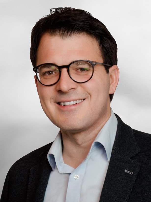 Prof. Alexander Rieß Prof. Alexander Rieß