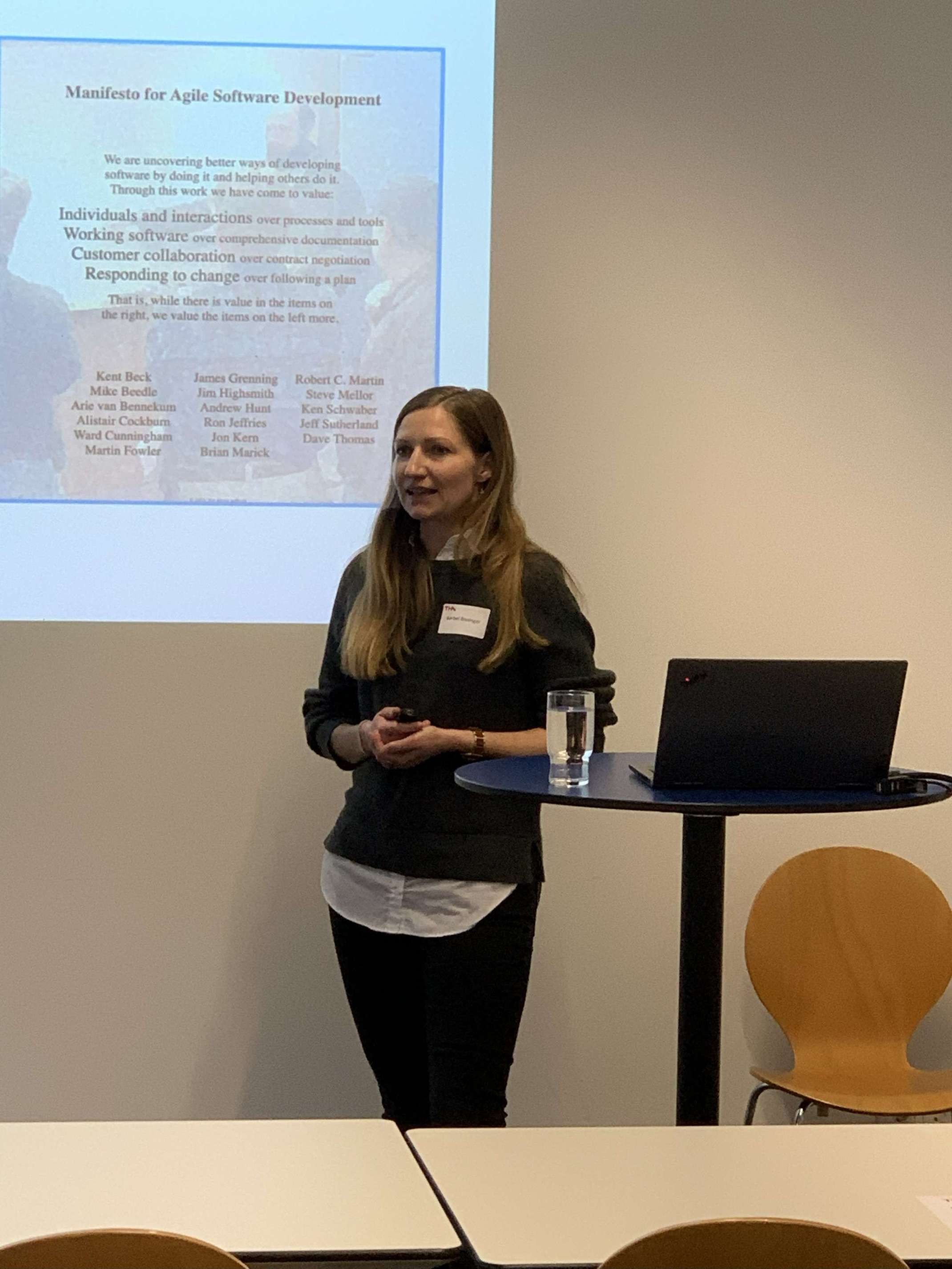 Bärbel Bissinger beim Vortrag Bärbel Bissinger beim Vortrag