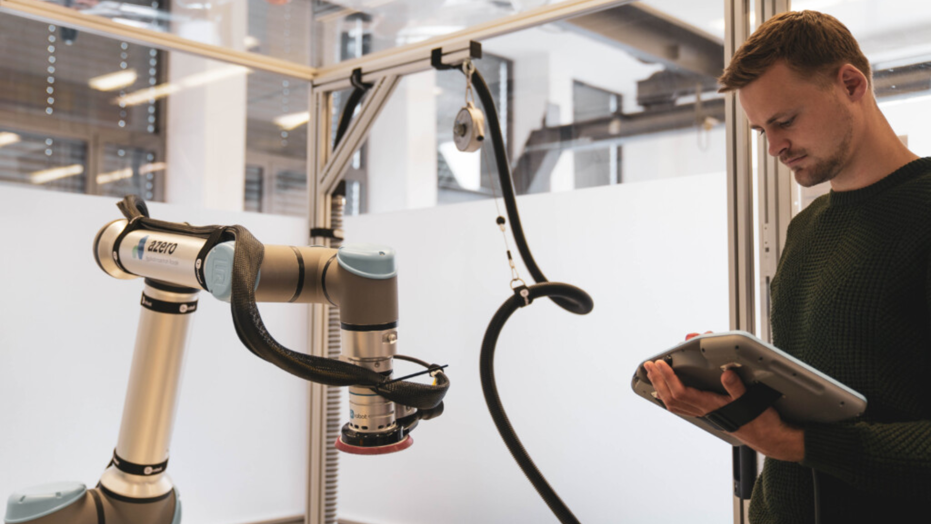 Steuerung des Cobots über ein Tablet Steuerung des Cobots über ein Tablet
