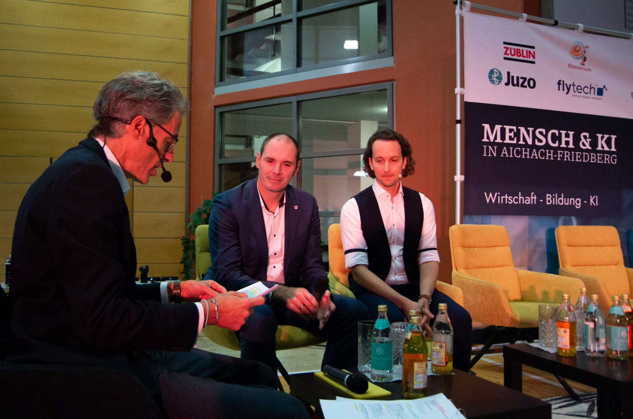 THA-Vizepräsident für Technologie und Forschung Prof. Dr. Frank Danzinger (Mitte) bei der Podiumsdiskussion. Bild: Benedikt Frommer THA-Vizepräsident für Technologie und Forschung Prof. Dr. Frank Danzinger (Mitte) bei der Podiumsdiskussion. Bild: Benedikt Frommer