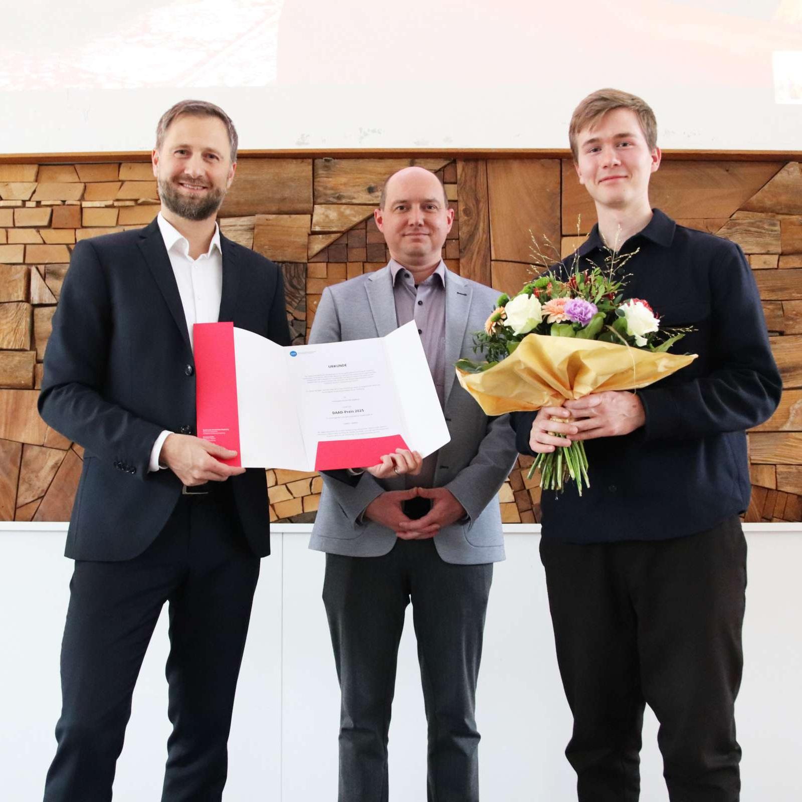 Prof. Dr. Arne Mayer, Dominik Maas und Vladimir Varaksin.