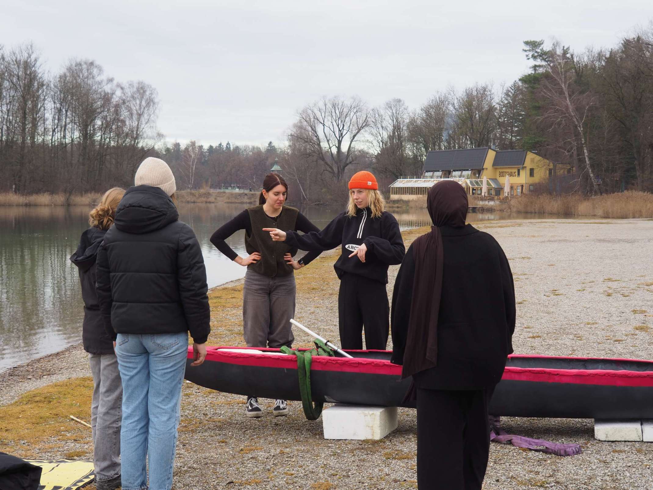 Vorbereitungen am Ufer des Kuhsees