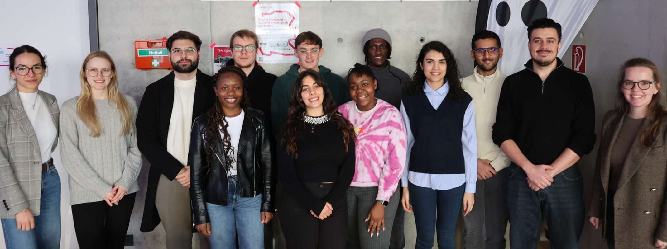 Gruppenbild mit: Alina Eberle, Eileen Müller, Brian Muranja, Samuel Blodig, Tcheneyom Feussi, Destine Rita Buvi Nfor, Emre Caliskan, Ines Maamouri, Magnus Bickel, Cyrine Haouas, Karik Sheth, Omar Abou Amer, Elisabeth Wurzer, 