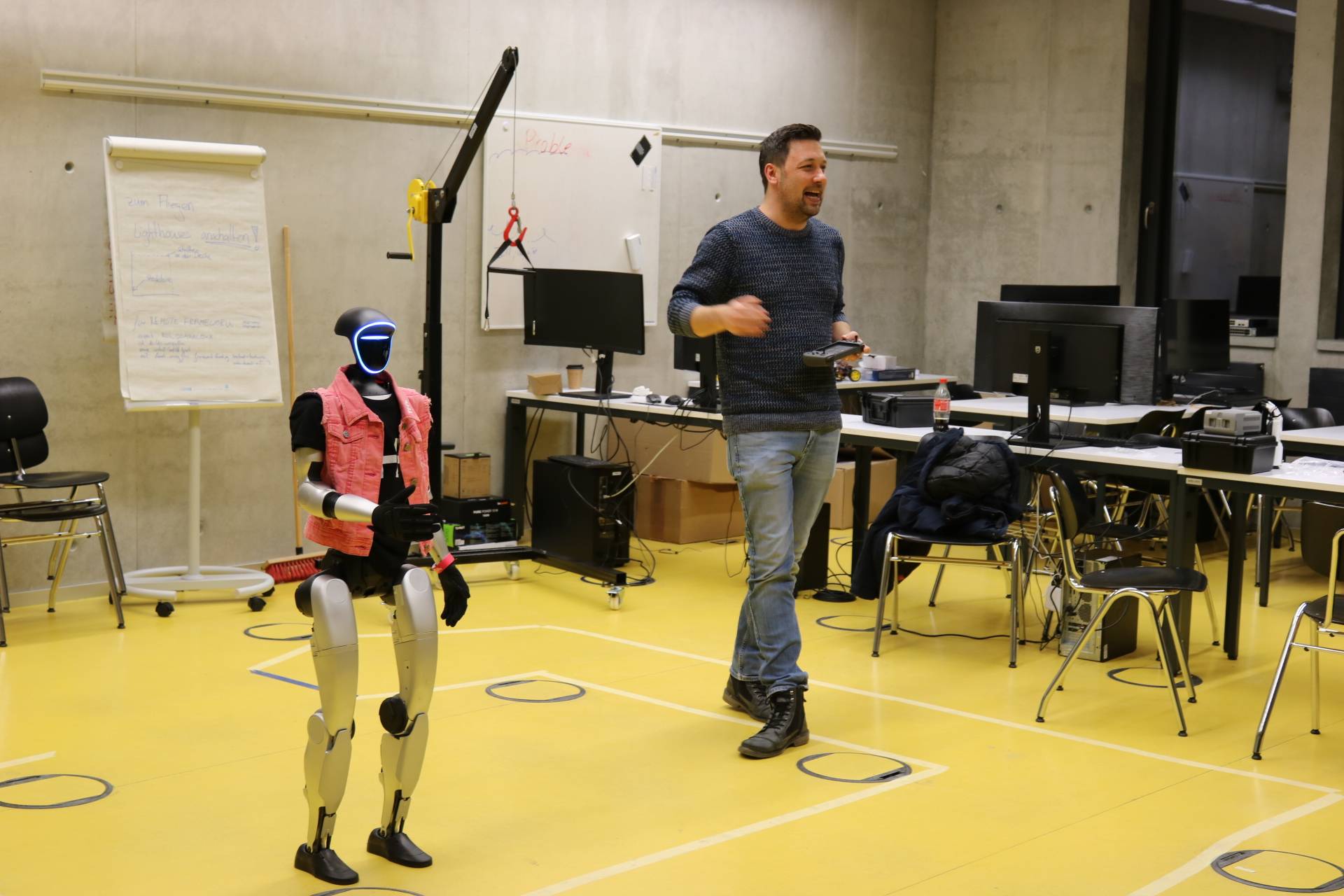 Ausflug ins Robotik Labor zu Prof. Dr. Constantin Wanninger und unserem humanoiden Roboter Karla