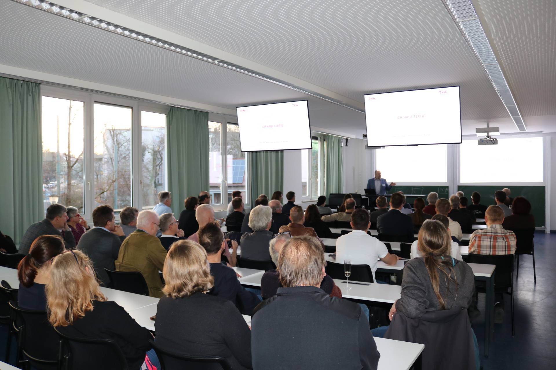 Vorträge in Hörsaal J.2.19