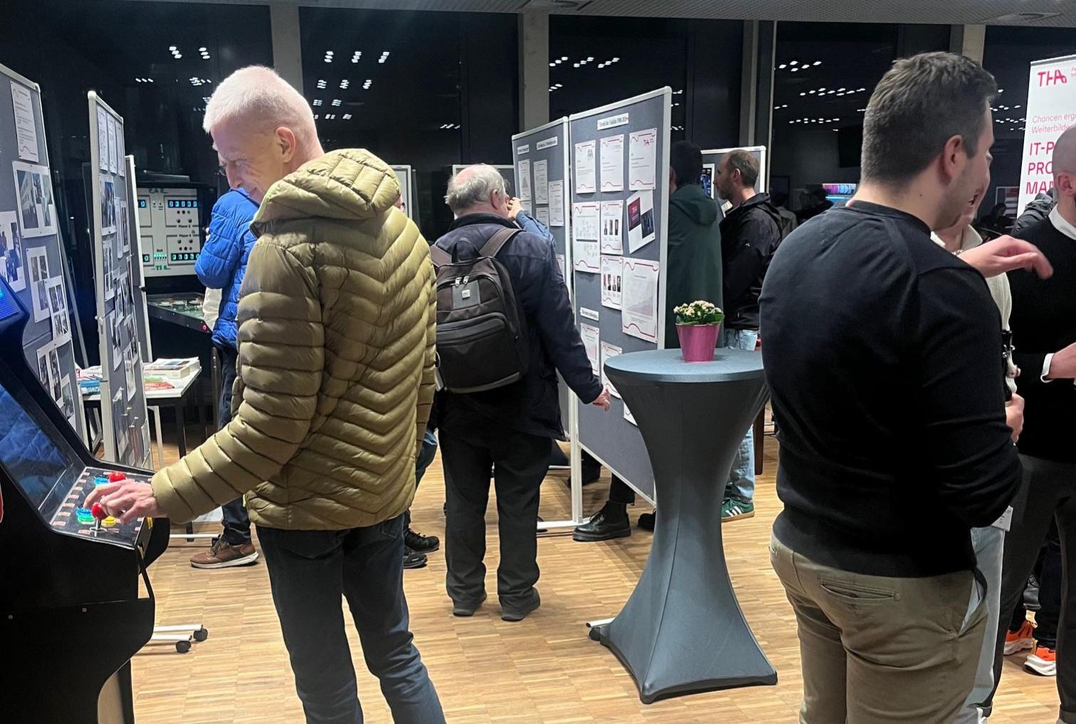 Ausstellung Back2PAST @ THA Informatik