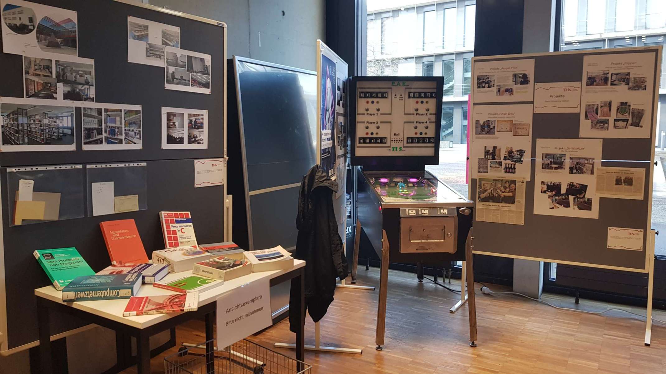 Ausstellung Back2PAST @ THA Informatik