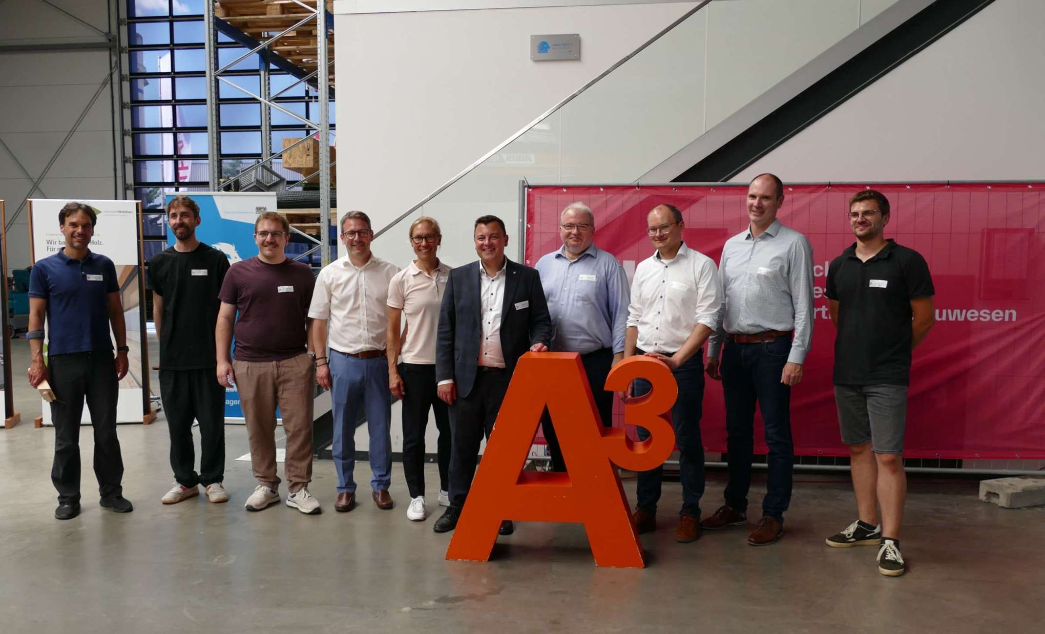 Gruppenbild: TTZ-Aichach-Team mit Präsidiumsmitgliedern