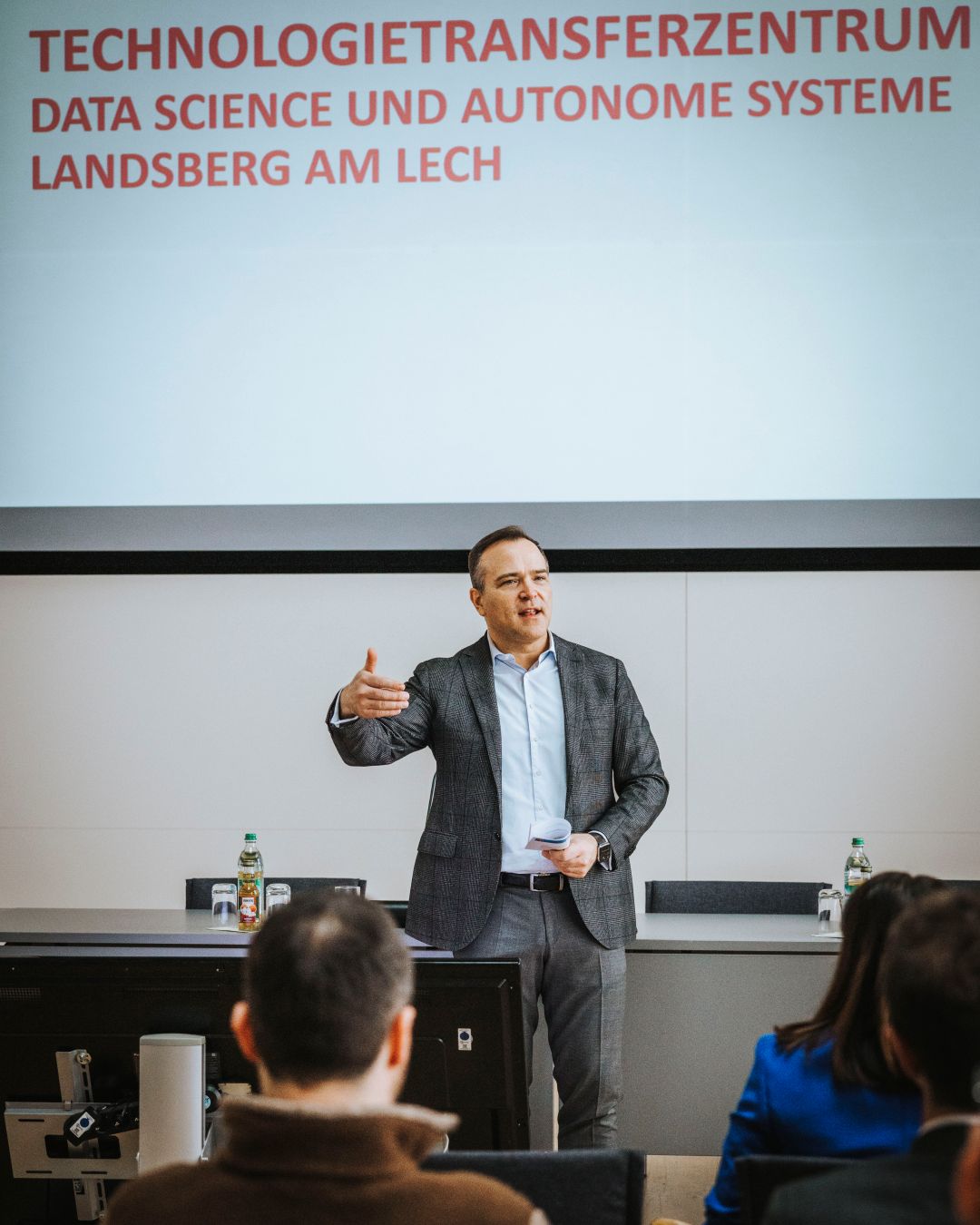 Landrat Thomas Eichinger begrüßte die Teilnehmenden des DaTeam-VR-Workshops Landrat Thomas Eichinger begrüßte die Teilnehmenden des DaTeam-VR-Workshops