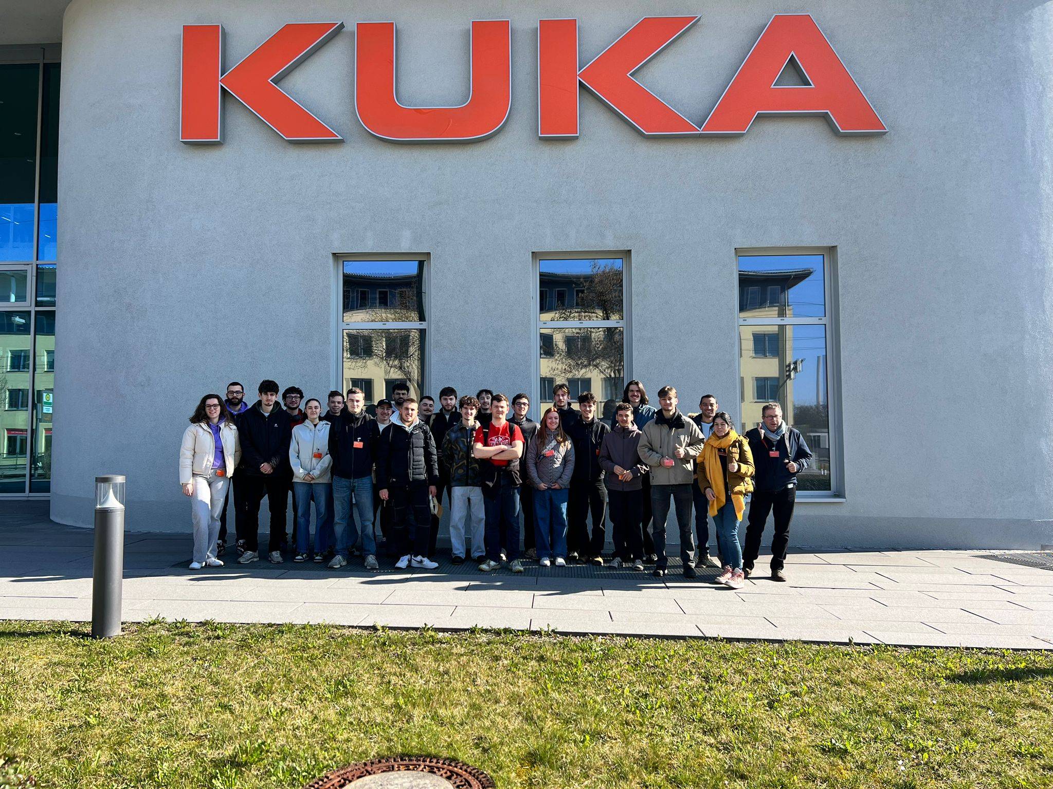 Studierende bei KUKA
