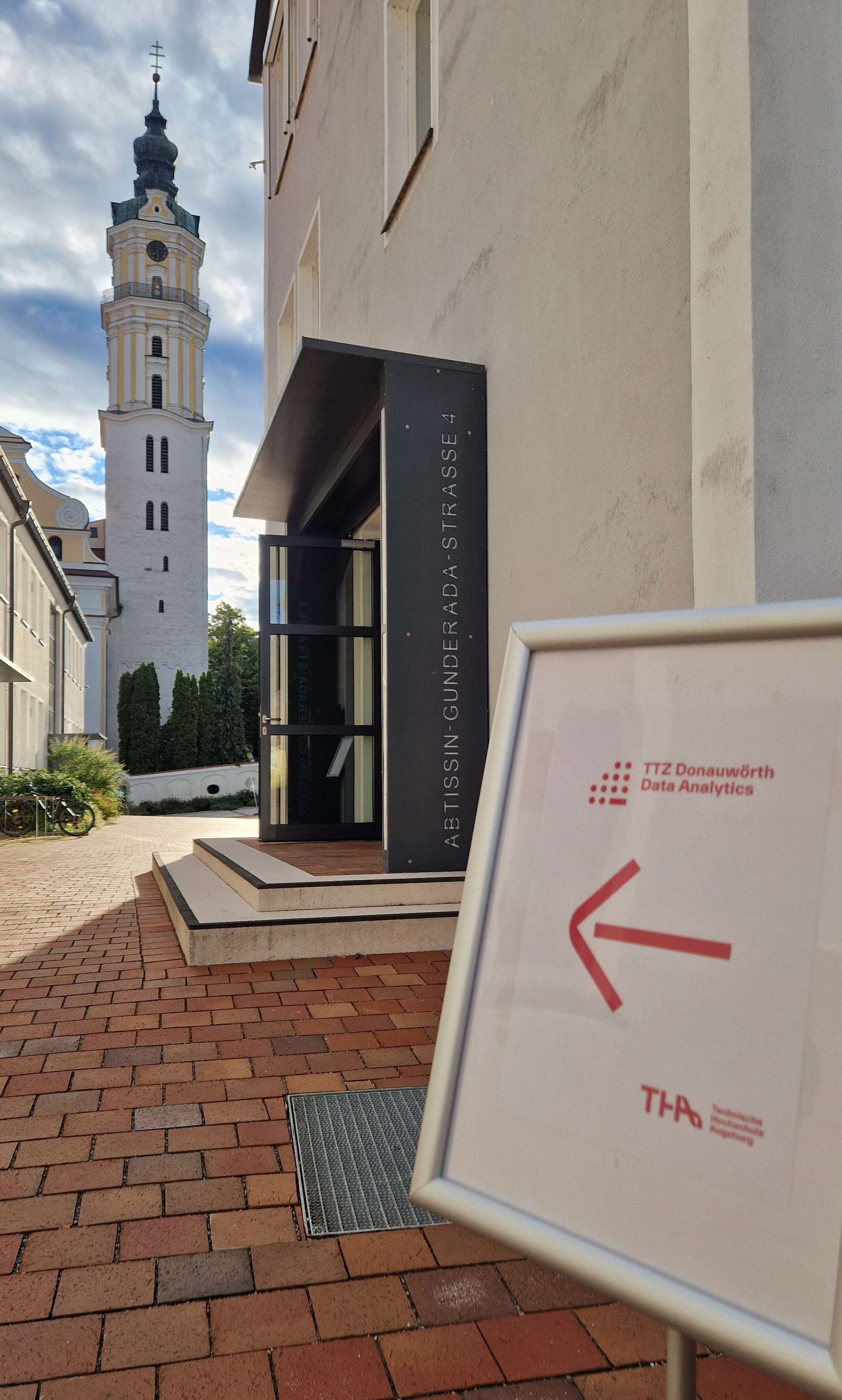 Eingang des TTZ Data Analytics in Donauwörth
