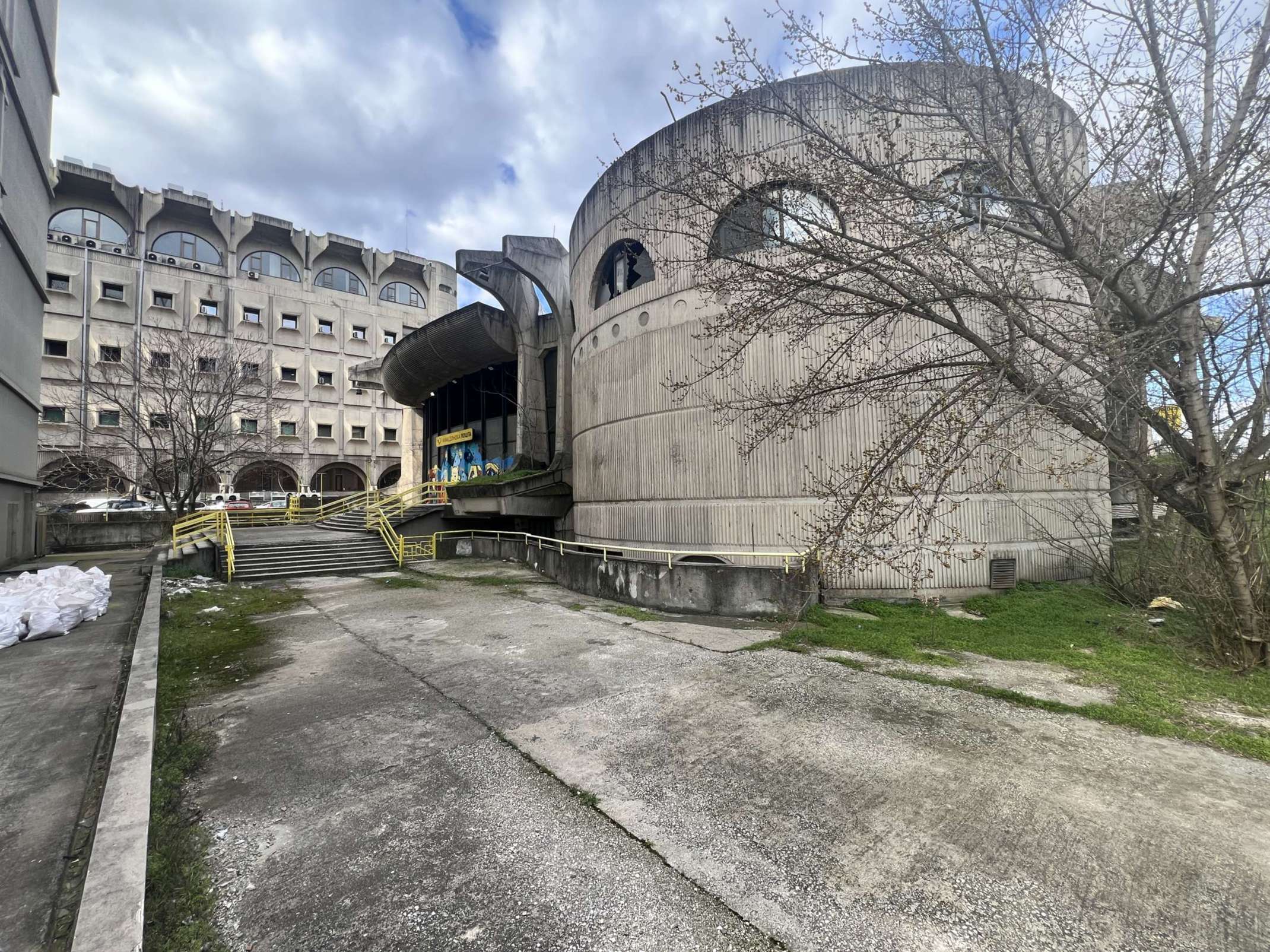 Postgebäude in Skopje, ein Beispiel für die Nachkriegsmoderne