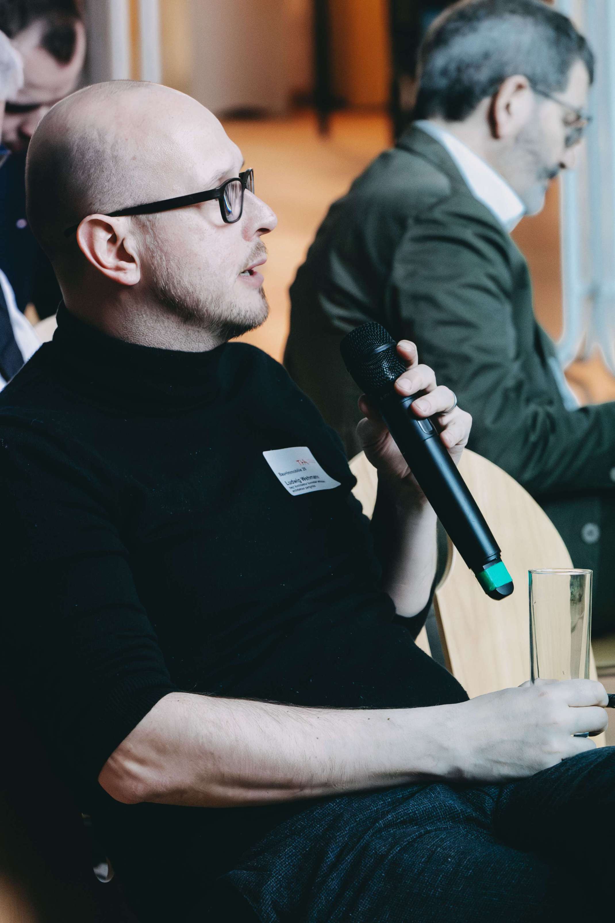 12_viel Raum für Diskussion. 12_viel Raum für Diskussion.