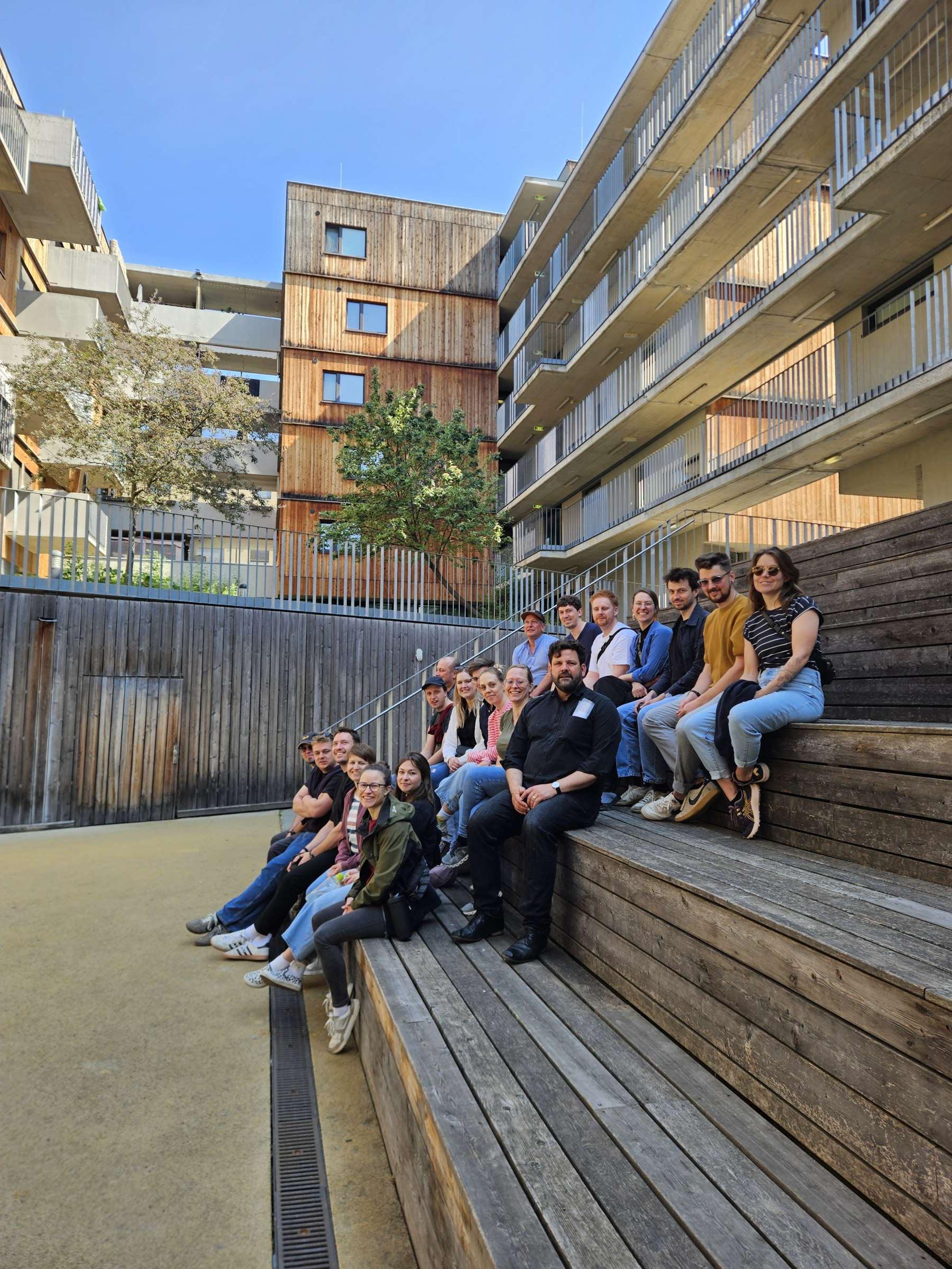 Die Studiengruppe Holzbau JG25 auf Exkursion in Wien. Foto: Wolfgang Huß. Die Studiengruppe Holzbau JG25 auf Exkursion in Wien. Foto: Wolfgang Huß.