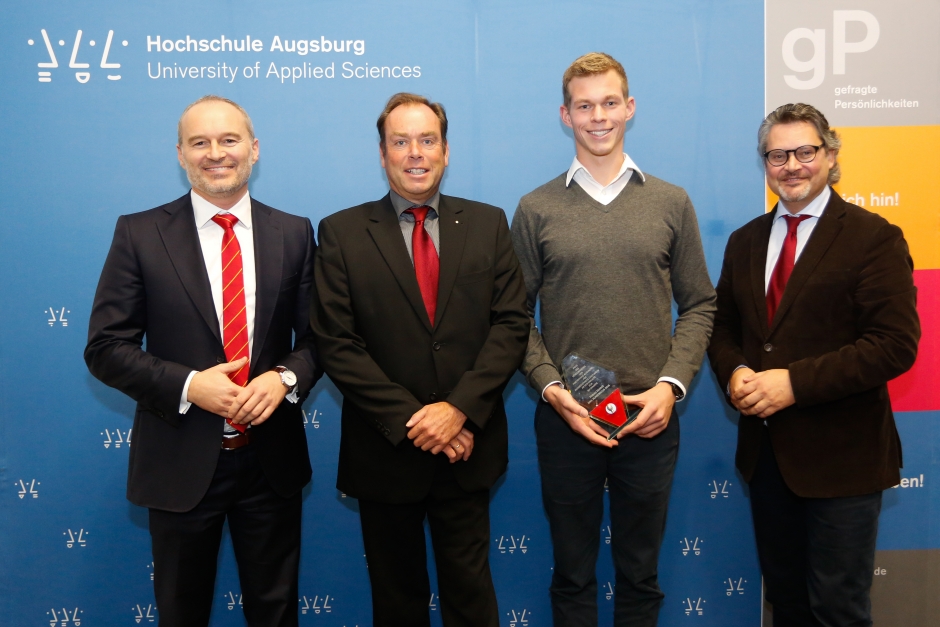 V.l.n.r.: Prof. Dr. Gordon Thomas Rohrmair, Ulrich Zuth, Preisträger Tobias Fehrer und Prof. Dr. Manfred Uhl. 
