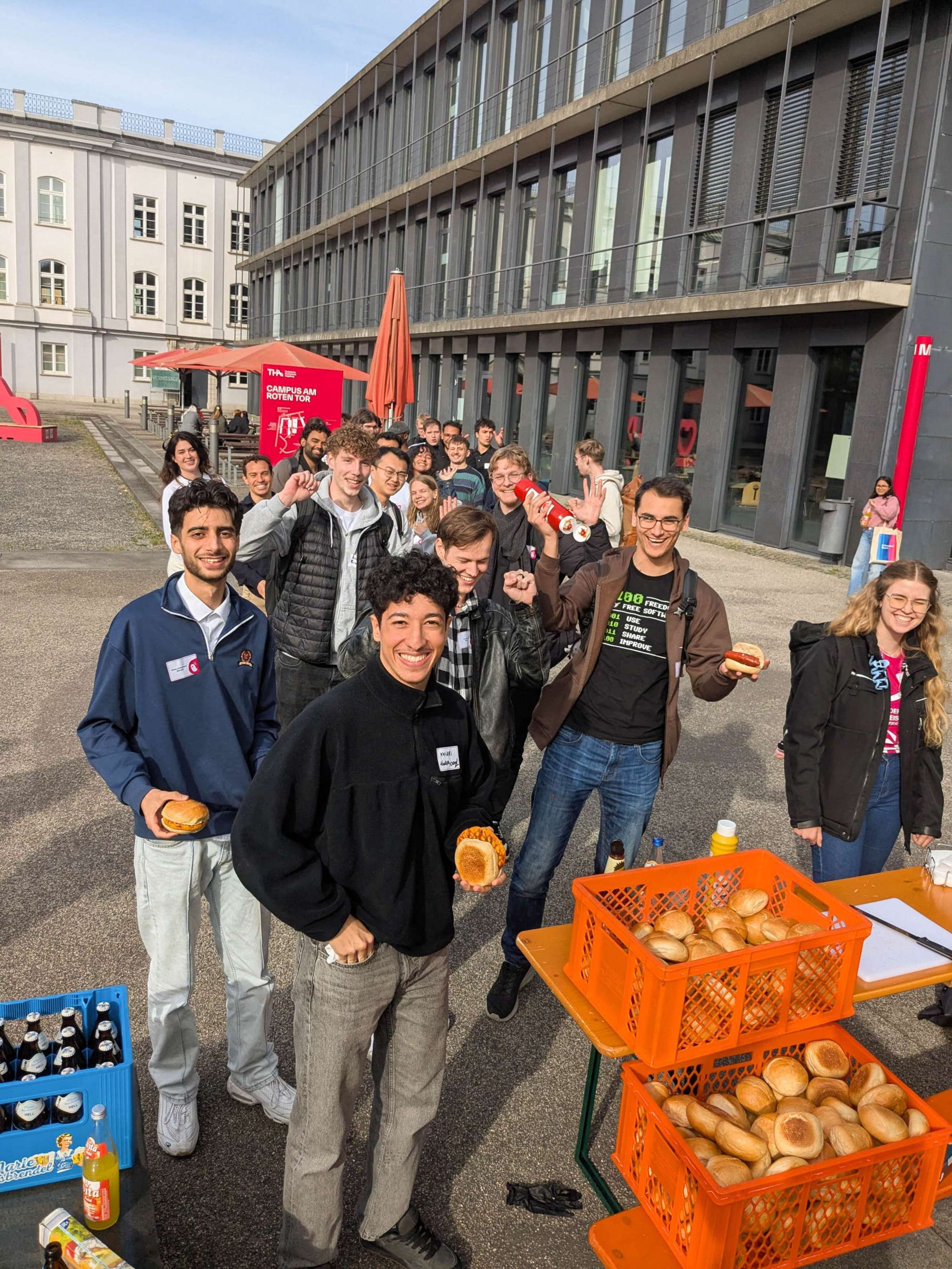 Funkenwerk Community steht schlange am VOID Grill