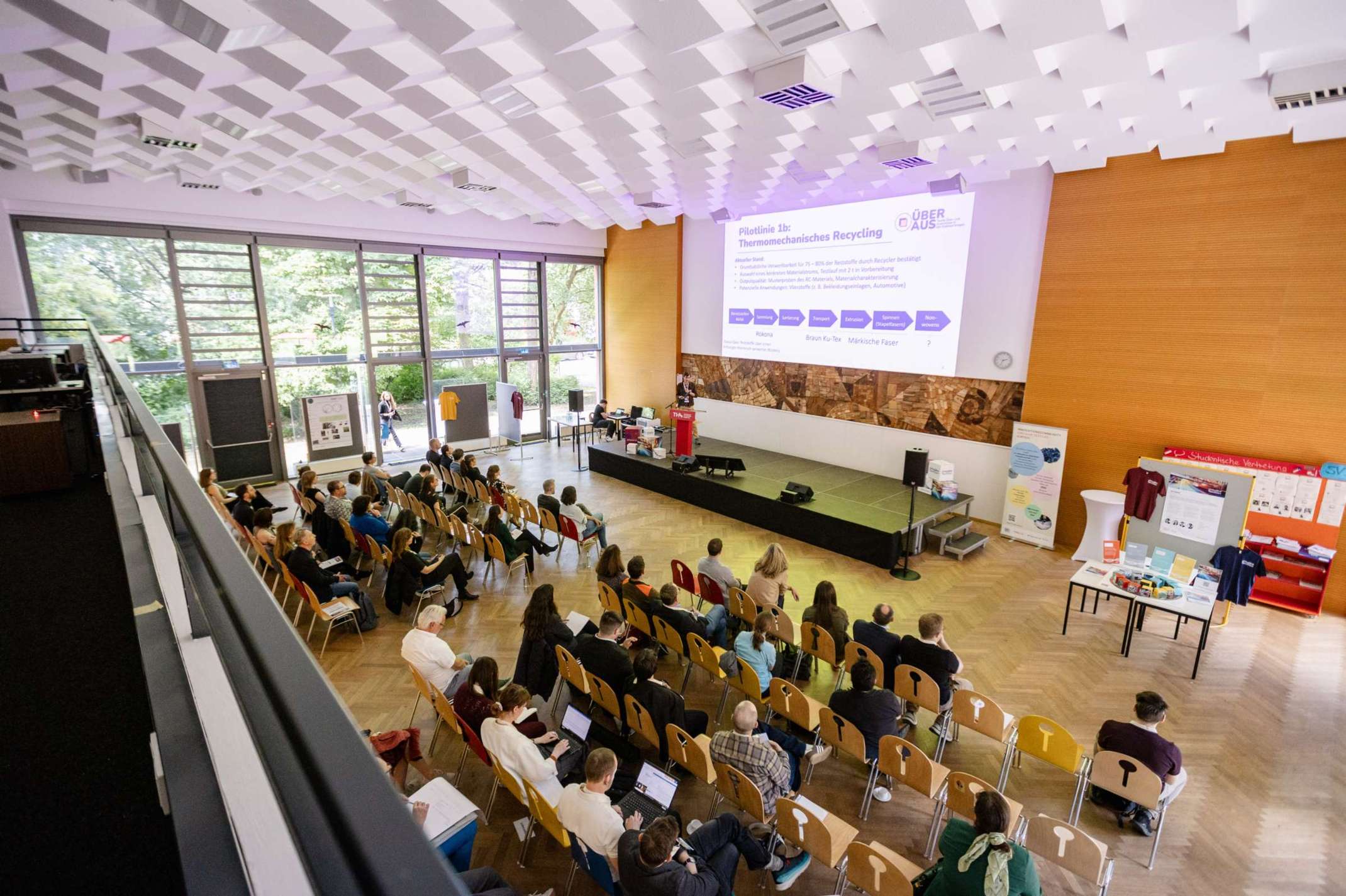 Neben Posterausstellung und Workshops gab es Input der Projekte von "Zirkuläre Textilien" und der DATIpilot Innovationscommunity Circular Textiles.