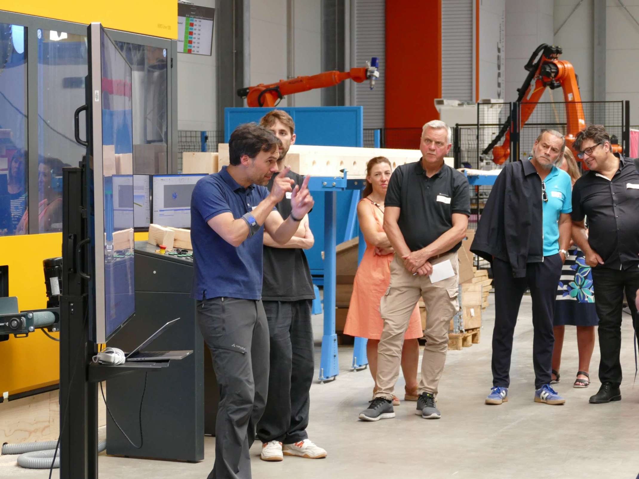Prof. Christopher Robeller beim A³ Werkstattgespräch Innovation Walk TTZ Aichach Prof. Christopher Robeller beim A³ Werkstattgespräch Innovation Walk TTZ Aichach