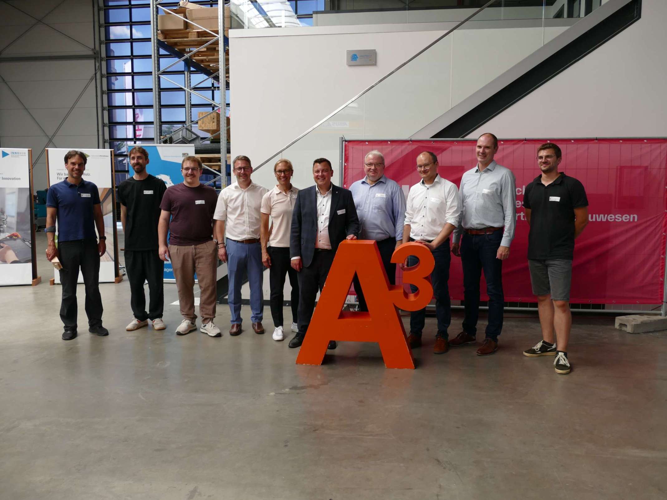 Gruppenbild beim A³ Werkstattgespräch Innovation Walk mit dem Team des TTZ Aichach Gruppenbild beim A³ Werkstattgespräch Innovation Walk mit dem Team des TTZ Aichach