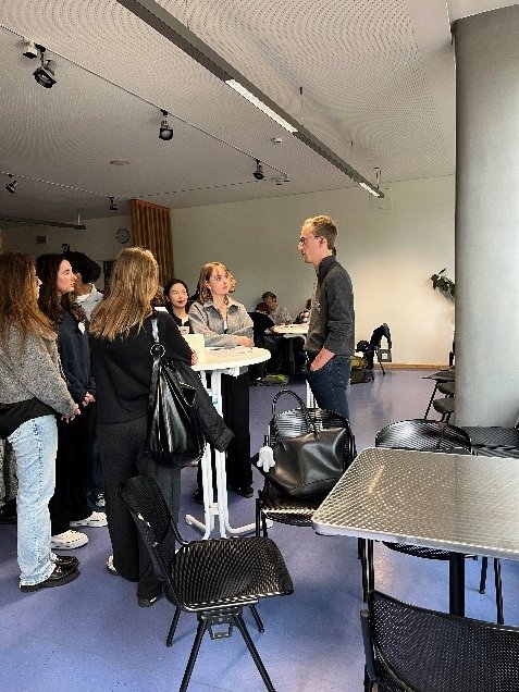 Studierende und Firmen im Dialog