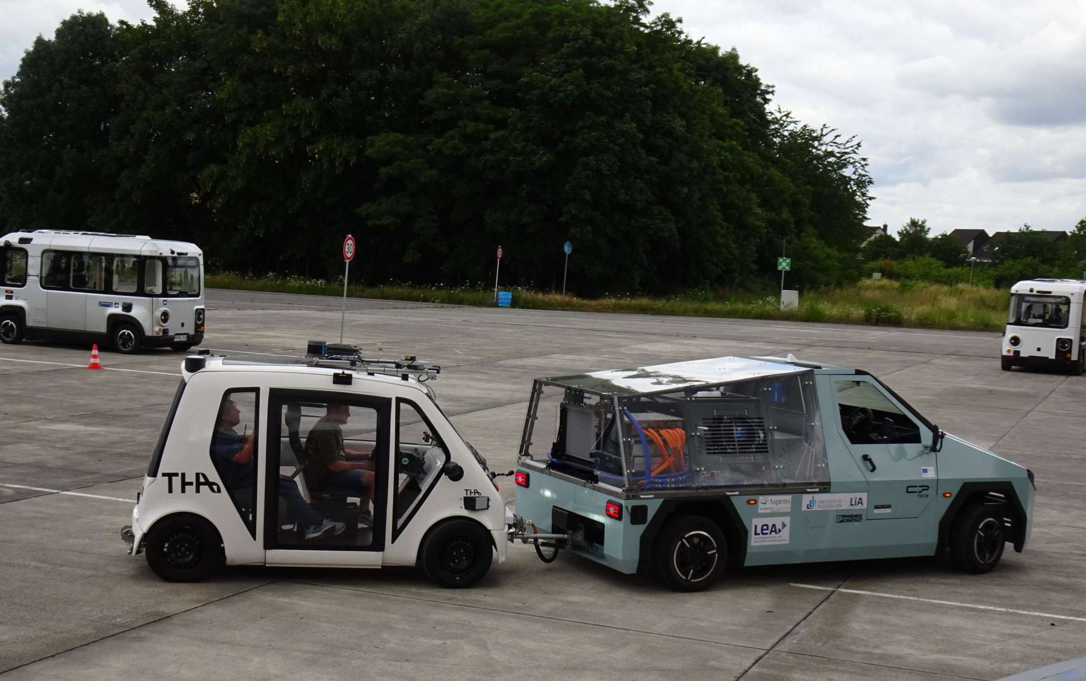 Das INYO-Cab des TTZ Landsberg koppelt selbsständig an das Pro-Fahrzeug an. Das INYO-Cab des TTZ Landsberg koppelt selbsständig an das Pro-Fahrzeug an.
