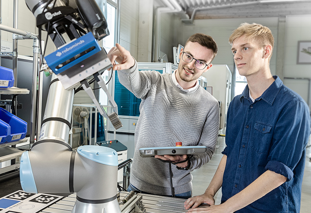 Studierende des Bachelorstudiengangs Systems Engineering