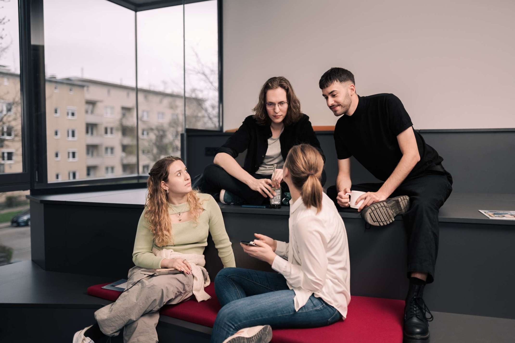 Studierende in der Fakultät für Architektur und Bauwesen. Studierende in der Fakultät für Architektur und Bauwesen.