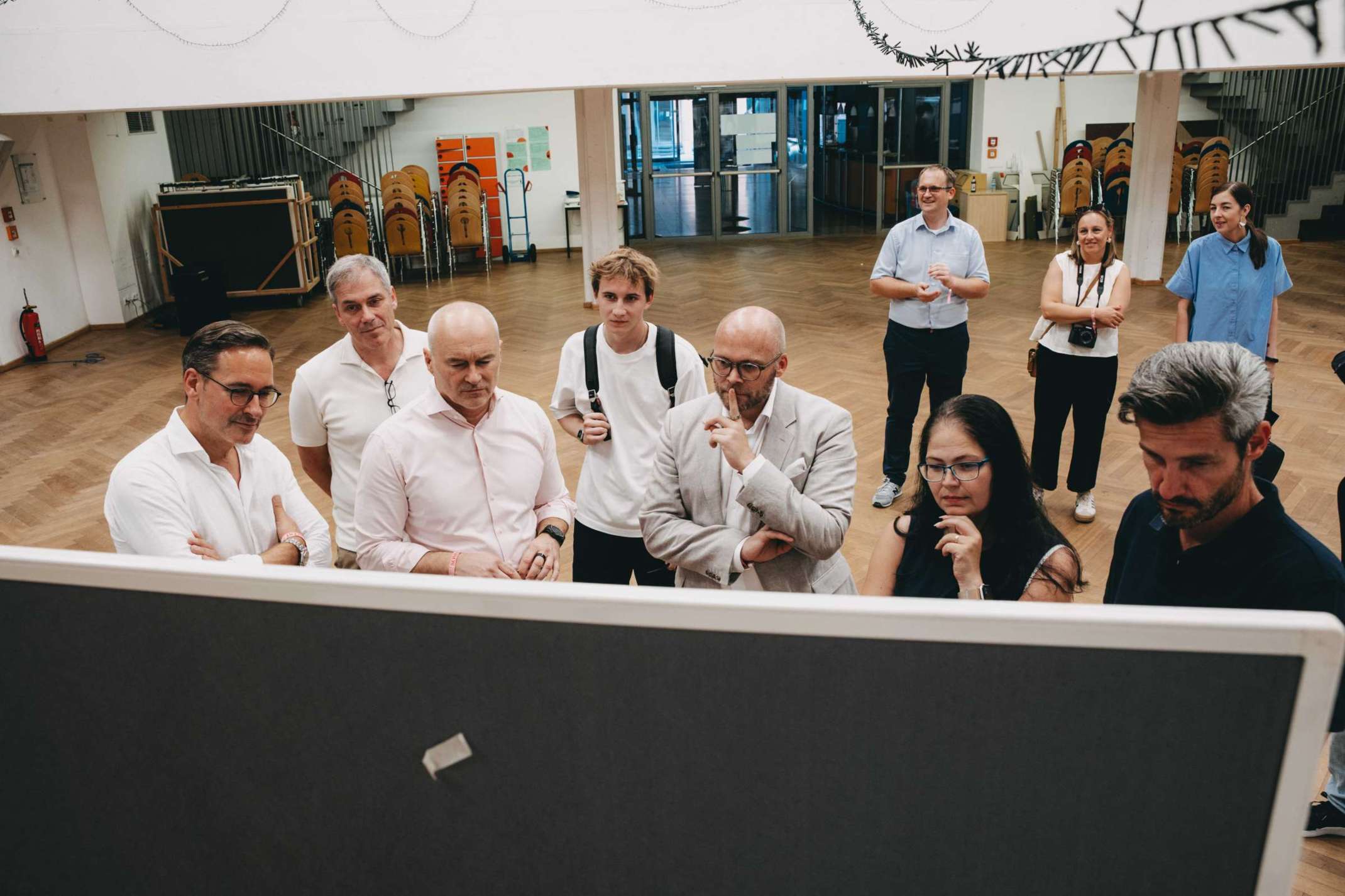 Besichtigung und Besprechung der ausgezeichneten Arbeiten ©Matthias Leo Besichtigung und Besprechung der ausgezeichneten Arbeiten ©Matthias Leo