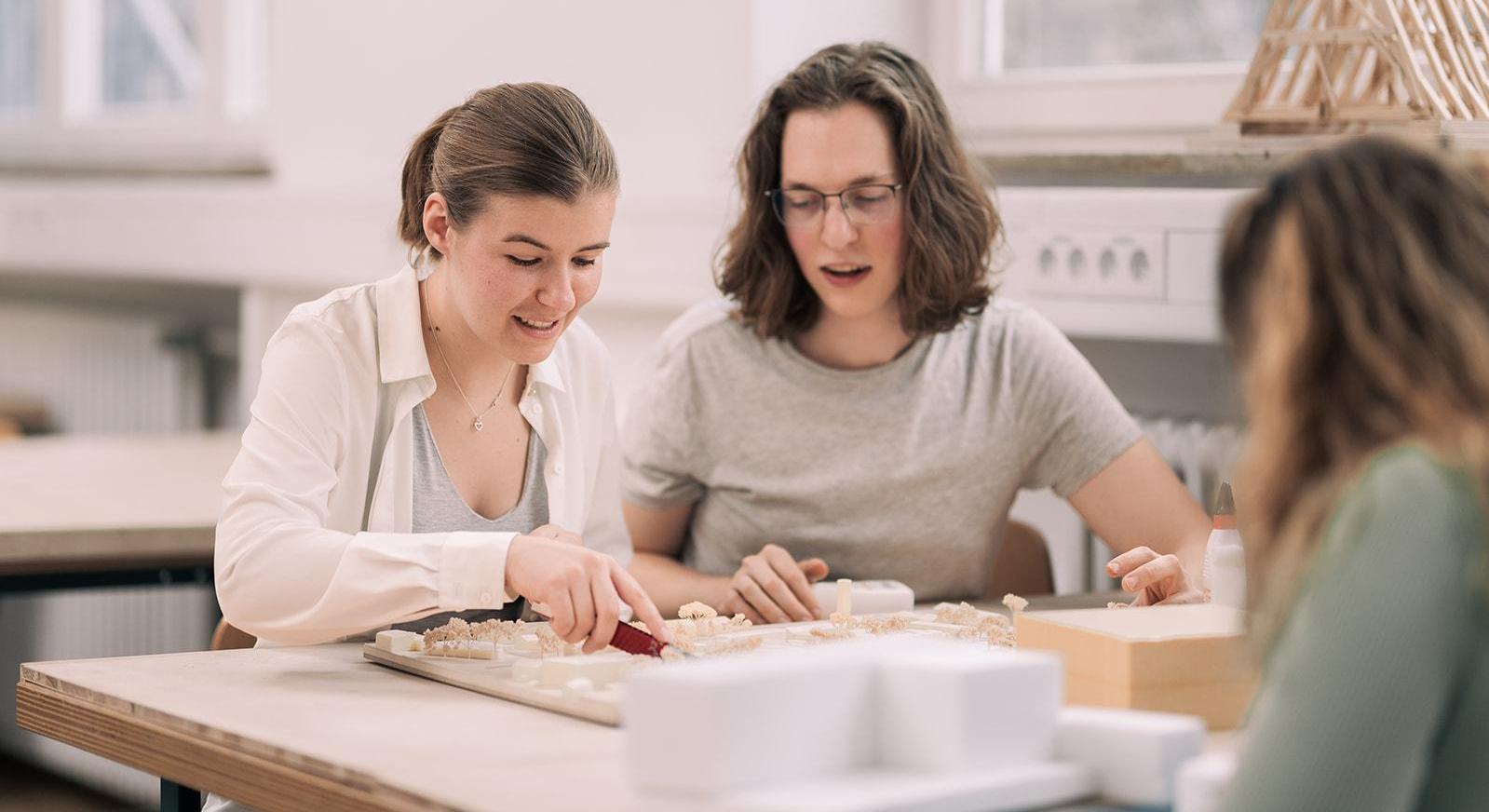 Legoroboter. Foto: Barbara Kolb Legoroboter. Foto: Barbara Kolb