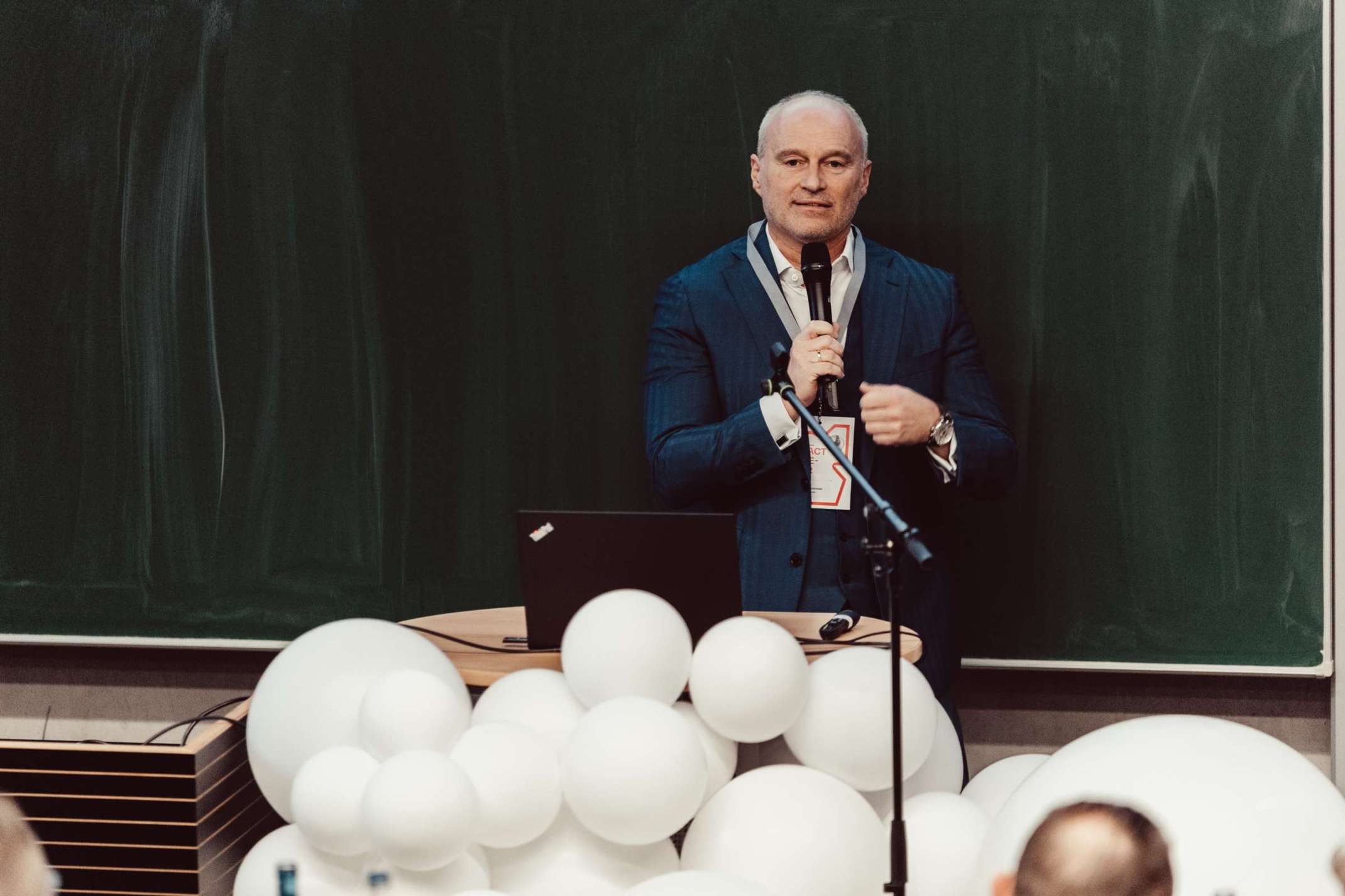 THA-Präsident Prof. Dr. Dr. h.c. Gordon Thomas Rohrmair begrüßte die Teilnehmerinnen und Teilnehmer der Kuratoriumssitzung.