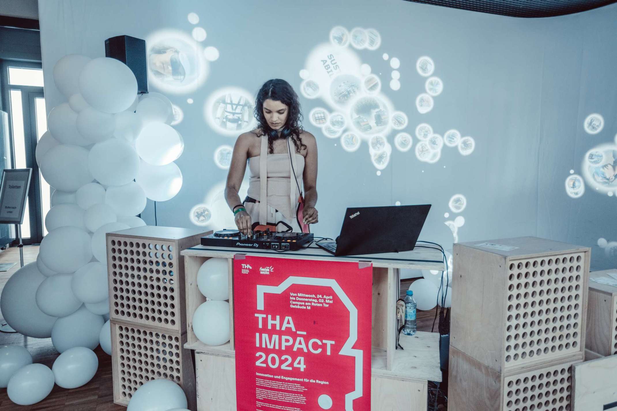 THA-Afterwork und After-Kuratorium-Pary mit einen DJ-Set von Naemi Niemann (THA_funkenwerk)