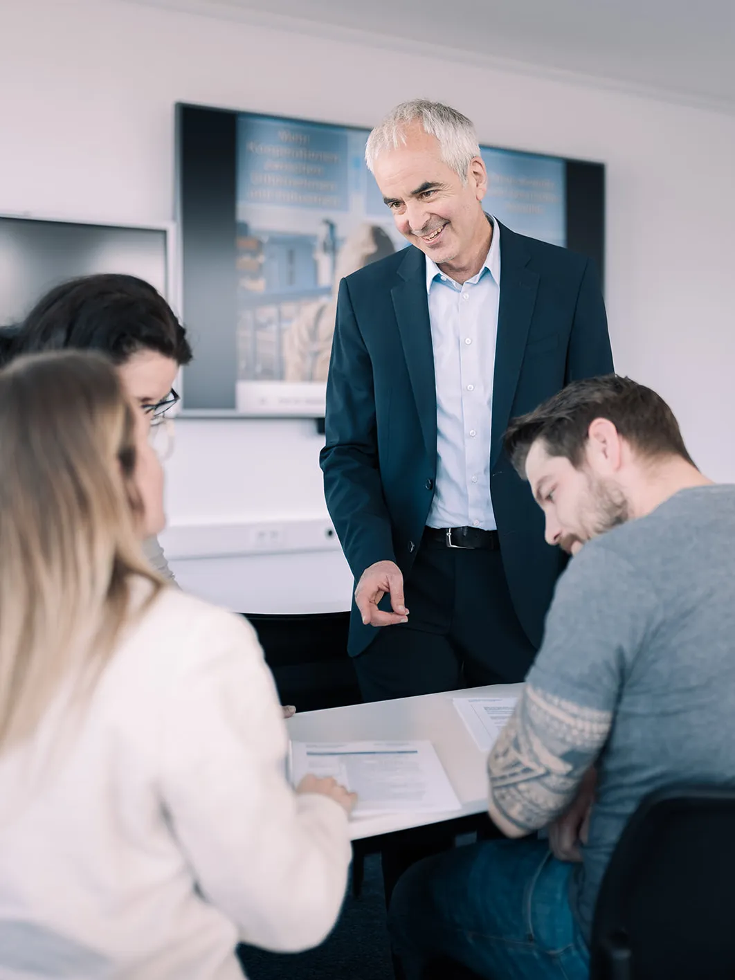Prof. Dr. Clemens Espe with students during a lecture