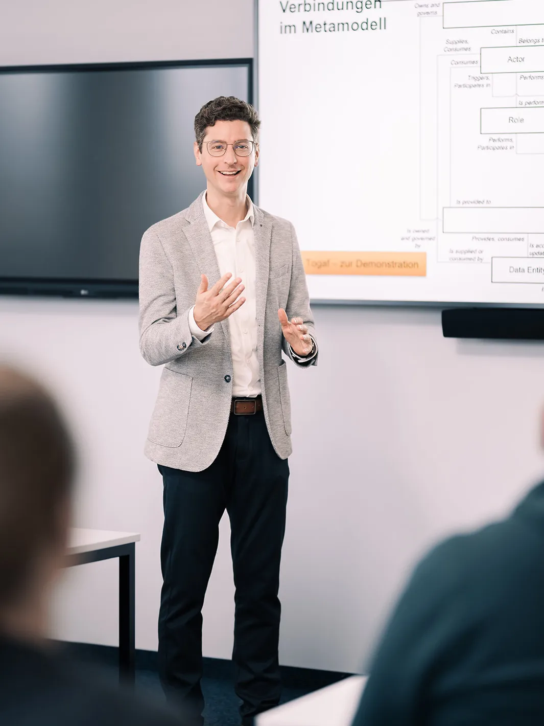 Prof. Dr. Stefan Zimmermann during a lecture
