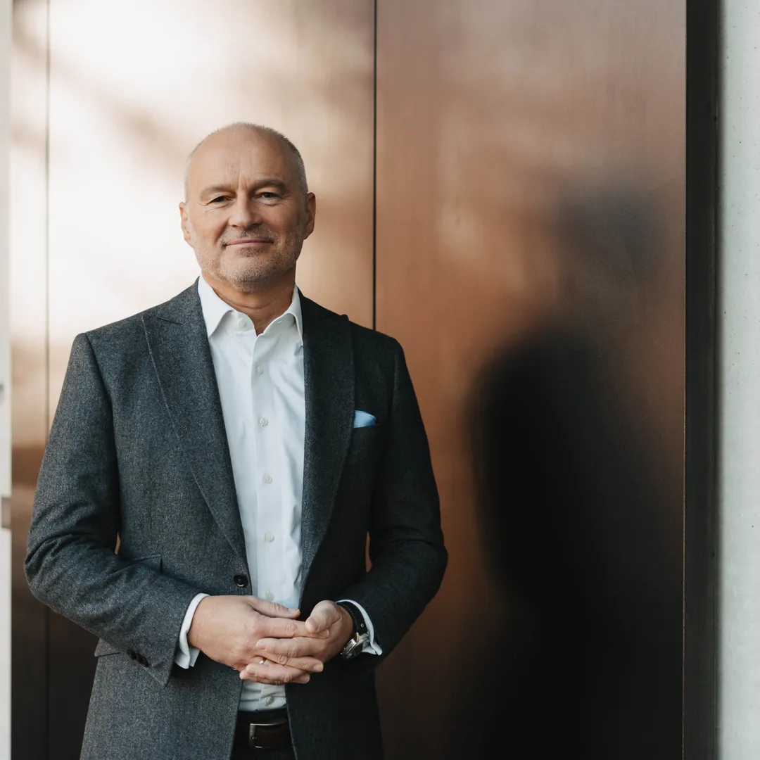 Portrait Prof. Dr. Dr. h.c. Gordon Thomas Rohrmair, Präsident der Technischen Hochschule Augsburg,